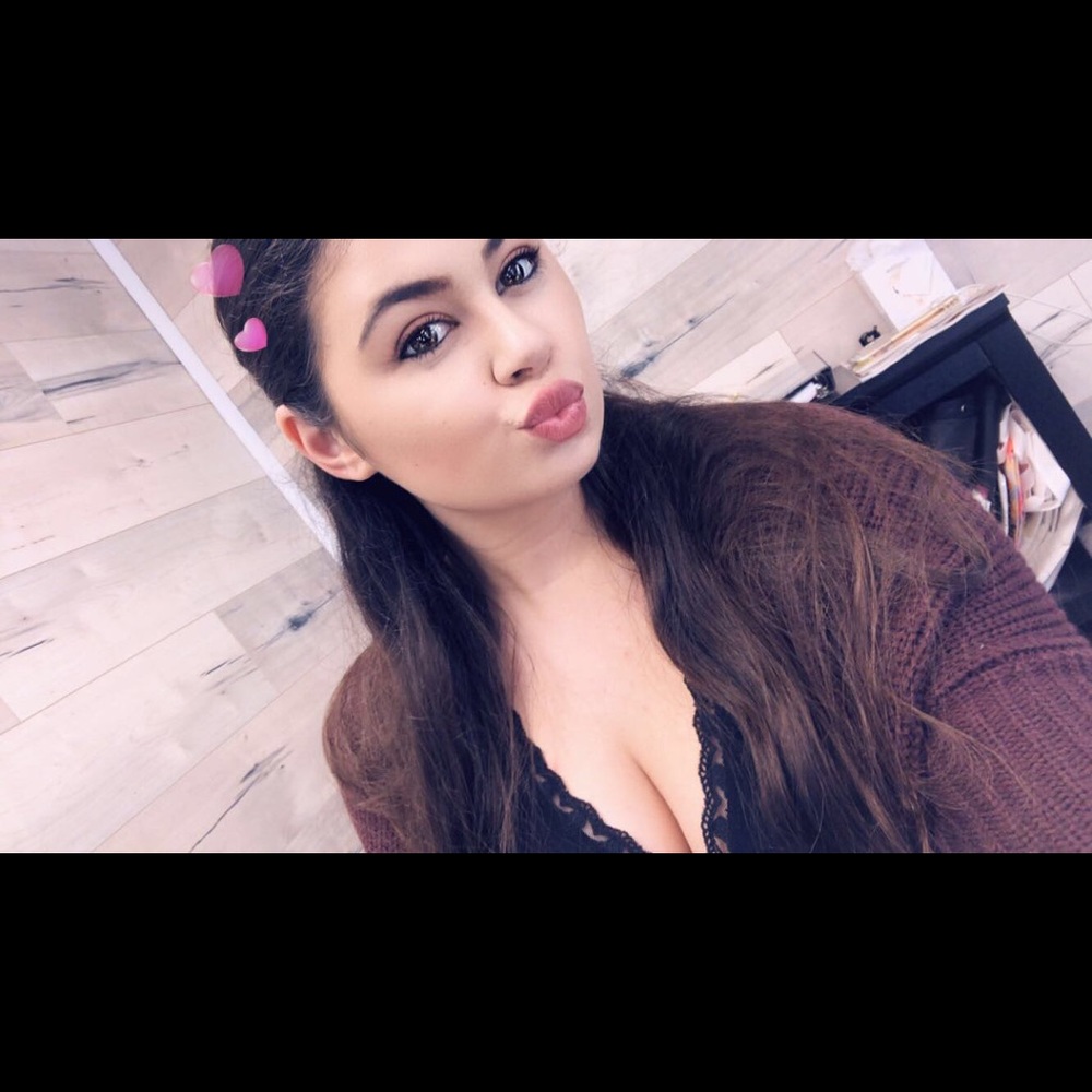 Meet your Posher, Crystal